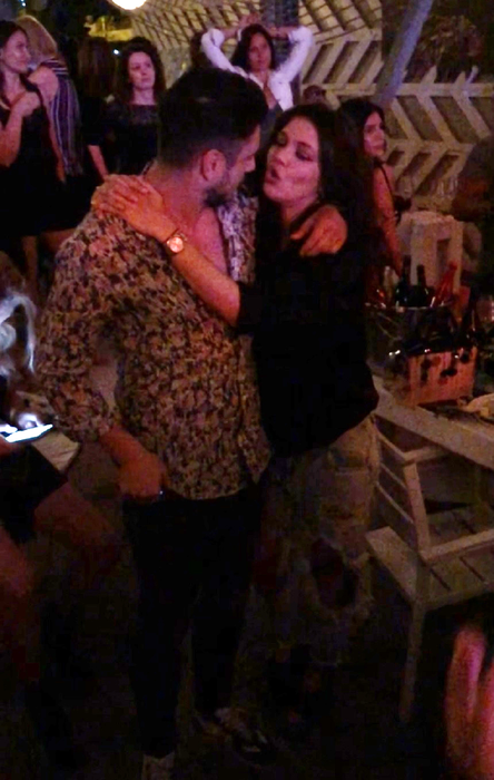 Piți Jr., sărutat cu japca de Cristina ICH, la Loft Mamaia