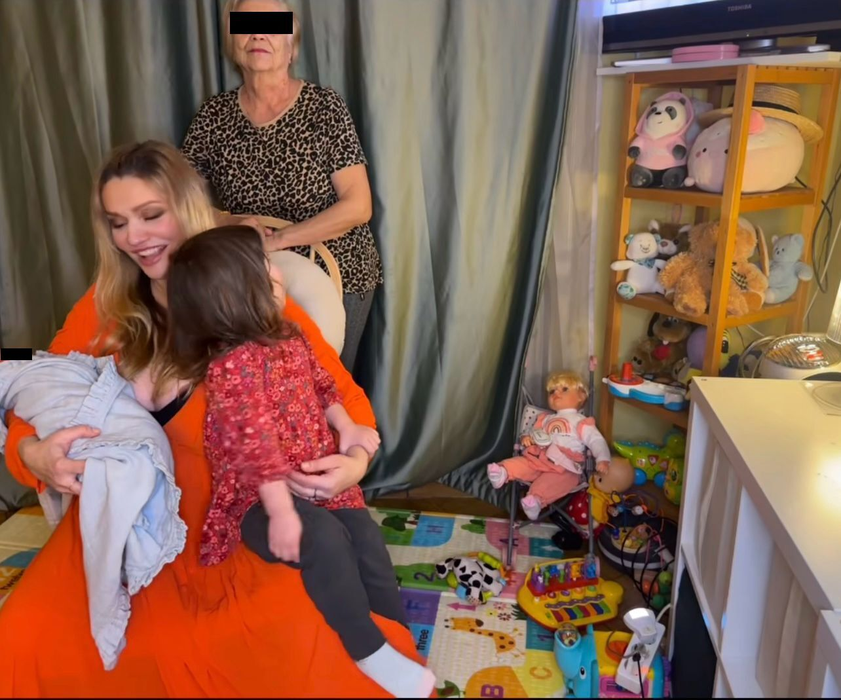 Cum arată apartamentul în care Cristina Cioran își crește cei doi copii. Casa vedetei este plină de jucării