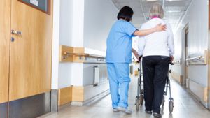 Ce salariu are o infirmieră în România. Cât câștigă, de fapt, în fiecare lună
