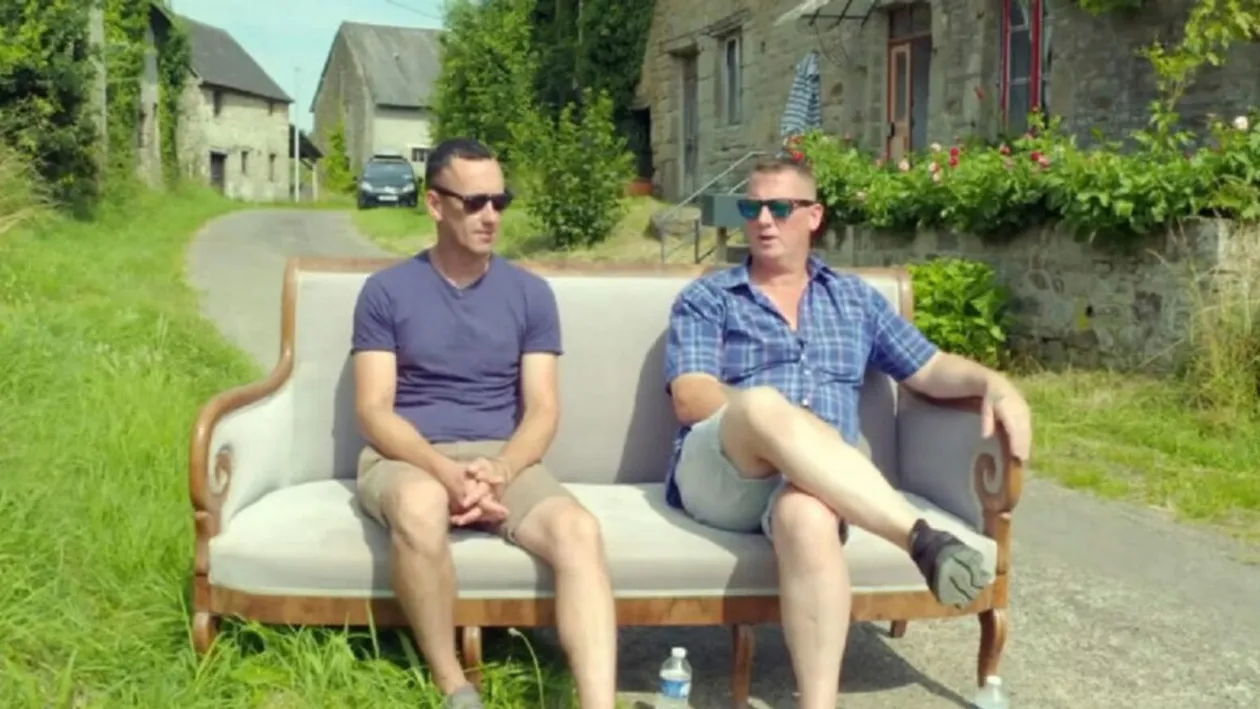 Prețul uimitor pe care l-au plătit doi prieteni pentru un sat din Franța: „Suntem extrem de norocoși”