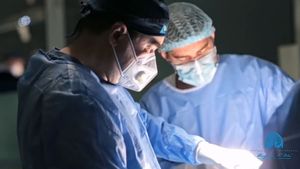 O nouă șansă la viață. Femeie de 47 de ani din Botoșani, operată de o tumoră uriașă. Care este starea ei acum. FOTO&VIDEO