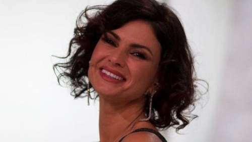 Azi e mare diva, dar putini stiu cum arata Ramona Badescu la inceputurile carierei! Avea 22 de ani!