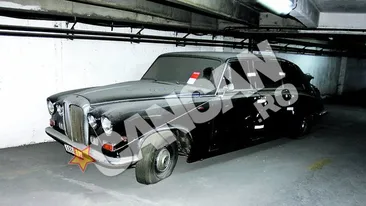 Dricul printesei Diana are o sosie in Bucuresti! Masina de colectie rugineste in parcarea de la Intercontinental