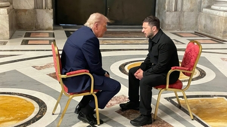 Ce i-a spus Donald Trump lui Volodimir Zelenski la înmormântarea Papei Francisc. Sfat prietenesc sau amenințare voalată?!