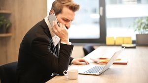 Aplicația-țeapă de pe telefon care a lăsat un român fără 30.000 de euro. Autoritățile au expus cazul din Bistrița-Năsăud