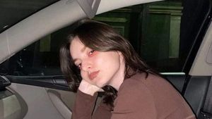 Andreea are nevoie de ajutor! La doar 18 ani, a fost diagnosticată cu tumoră pe creier. Colegii ei s-au moilizat pentru a o salva
