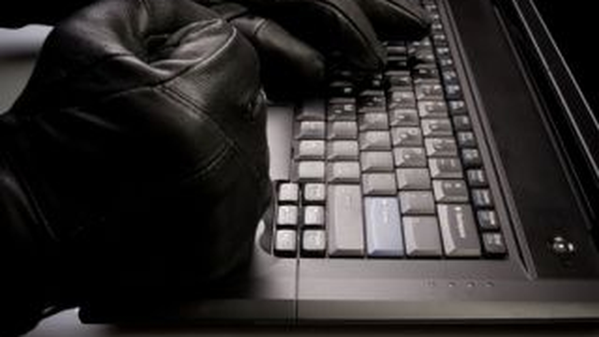 Un hacker care a furat fisierele fiscului leton si le-a facut publice este comparat cu Robin Hood