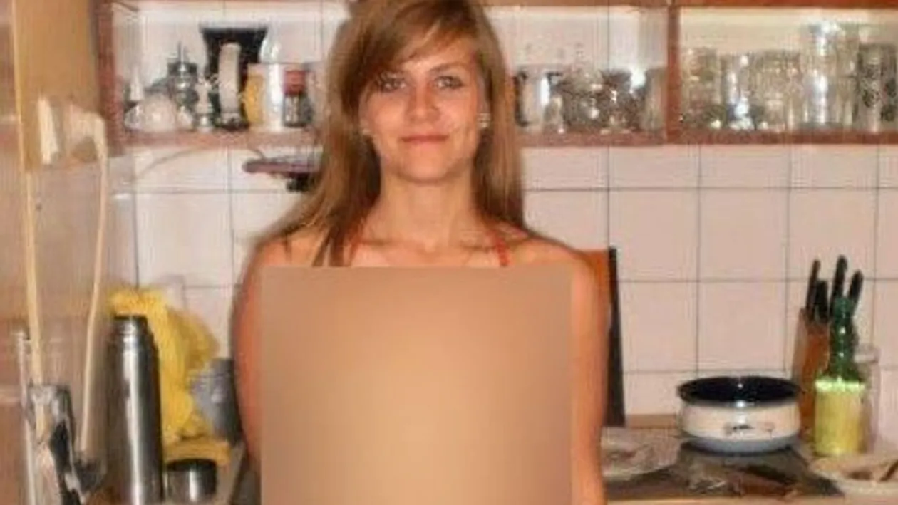 Cea mai tare gospodina! Isi asteapta iubitul imbracata in asa ceva! A strans mii de like-uri pe internet