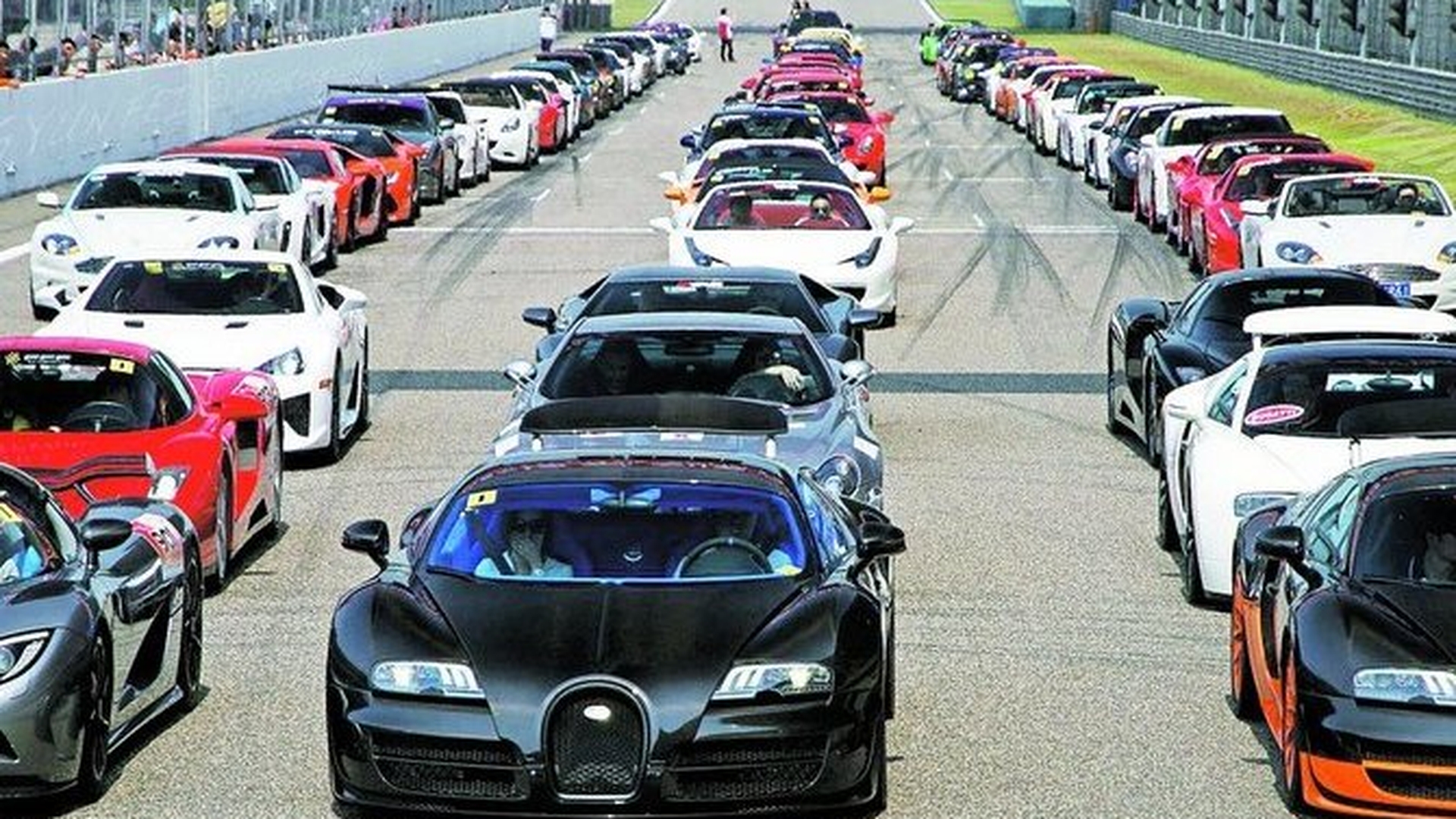 Mogulii chinezi au cele mai scumpe automobile din lume. Cu bolizii de 78 de milioane $ la parada
