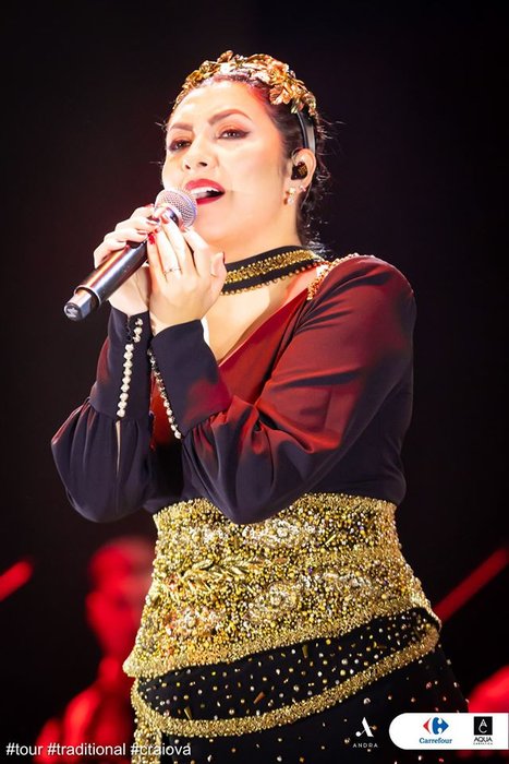 Ce a pățit Andra Măruță în timpul ultimului concert, de la Craiova! Ce au făcut spectatorii din primul rând