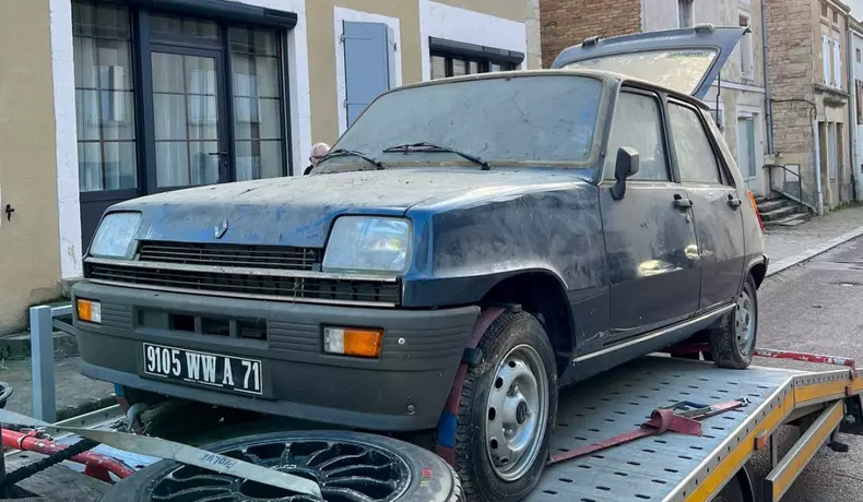 O mașină Renault din 1982 a ajuns să coste cât un apartament. Cât s-a plătit pentru ea. Foto: Instagram