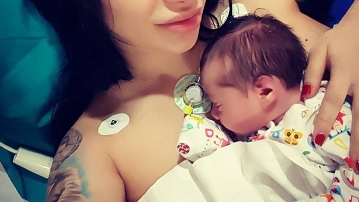 Felicitări! O brunetă celebră a devenit mămică