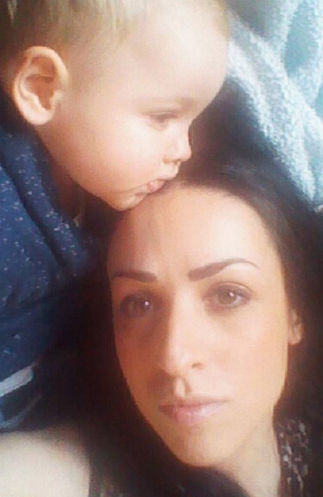 Un băieţel de trei ani a stat două zile în casa cu cadravrul mamei sale.’’Nu pot să o trezesc pe mami’’, ţipa micuţul disperat