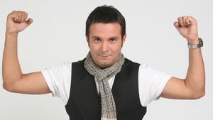 Familistul Daniel Buzdugan a sărutat-o pe gură pe Ozana Barabancea, la TV. De dragul show-ului, desigur!
