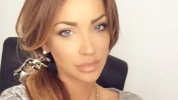 Bianca Dragusanu, uda si ciufulita in pat! Cat de provocatoare este roscata