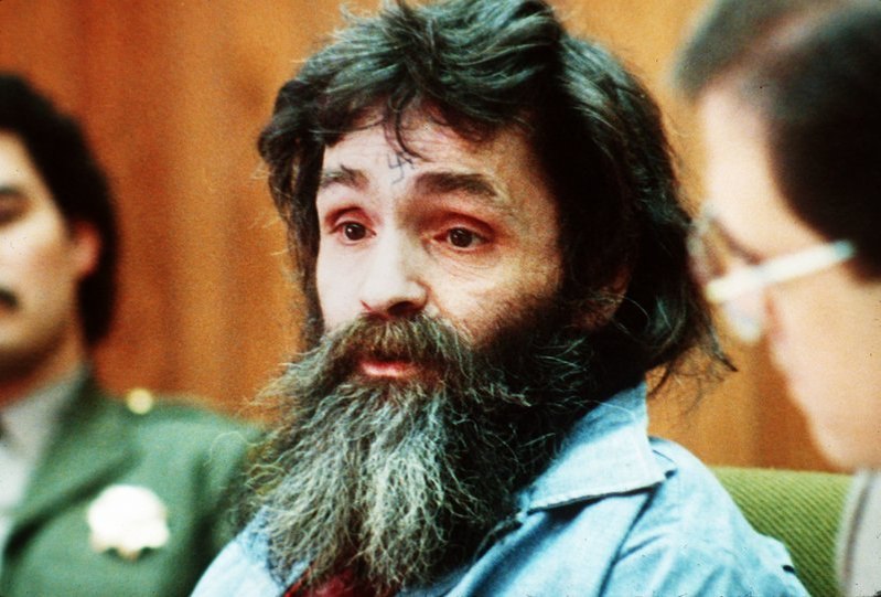 Acestea au fost ultimele cuvinte ale celui mai fioros criminal în serie din toate timpurile! Ce a spus Charles Manson chiar înainte să moară: „Dragoste pentru…”