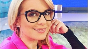 Simona Gherghe, însărcinată, dar la cratiță! Ce a gătit vedeta de la Acces Direct? A folosit ciocănelul… VIDEO