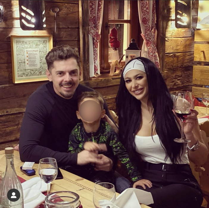 Bianca, fiul ei și Sergiu, o familie fericită