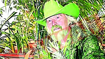 E insurat de 38 de ani cu un ananas