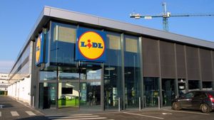 Un cumpărător a fost arestat la Lidl, după ce a atins cu degetele pline de salivă mai :O Continuarea întrece orice imaginație
