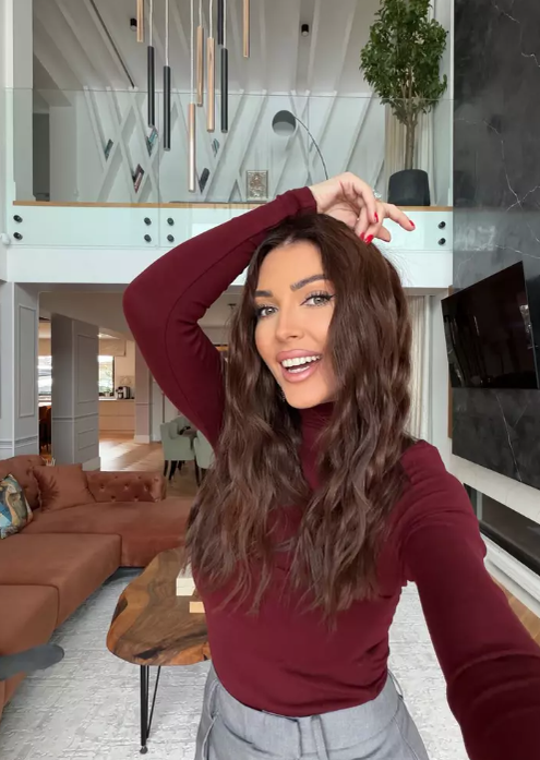 Cum arată casa în care locuiește Ilinca Vandici. Dressingul e piesa de rezistența a vilei spectaculoase