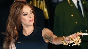 "E mireasa lui FRANKENSTEIN!" Cum a aparut Lady Gaga la Londra. Fanii au ramas cu GURA CASCATA cand au vazut-o ASA