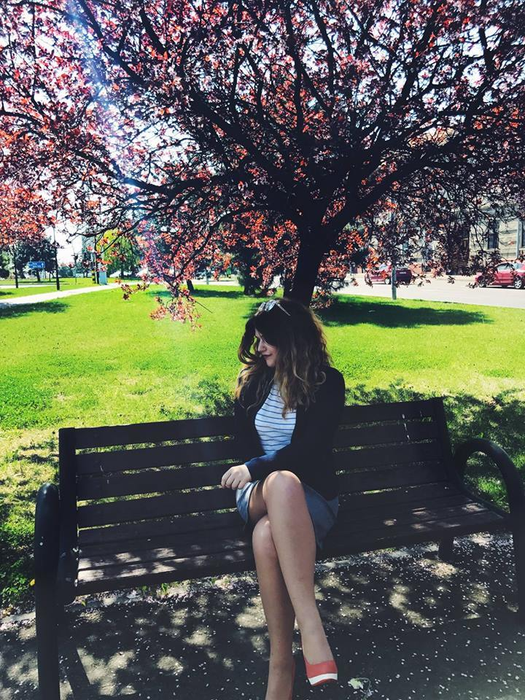 Oamenii sunt şocaţi! Ce a apărut pe pagina ANDRADEI, tânăra din Oradea care şi-a pus capăt zilelor, la nici 24 de ore de la tragedie!