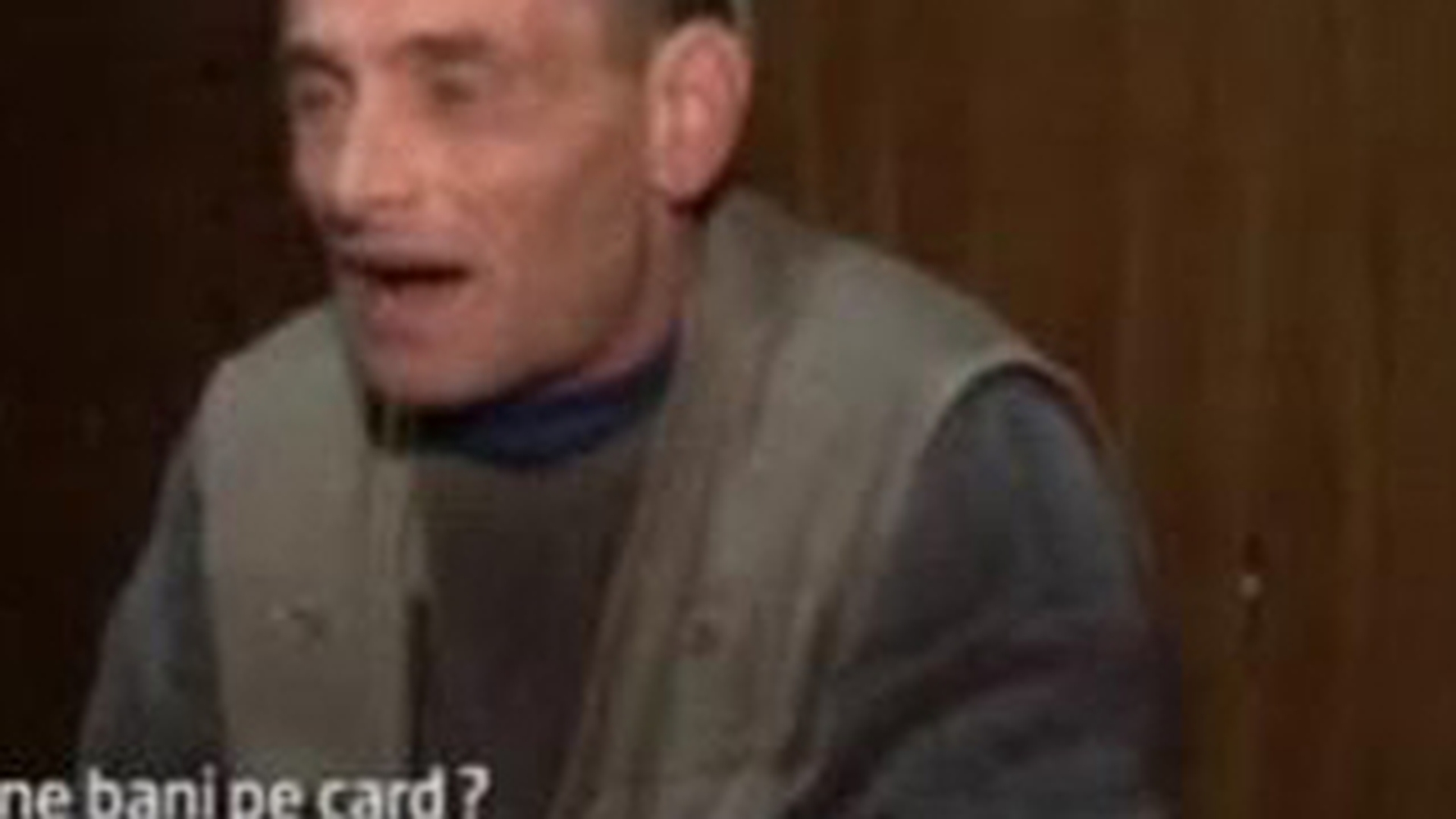 Viata de cersetor roman! Merge cu taxiul si strange bani pe card!