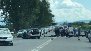 Accident șocant în Hunedoara! Un bărbat a murit, alte cinci persoane sunt grav rănite
