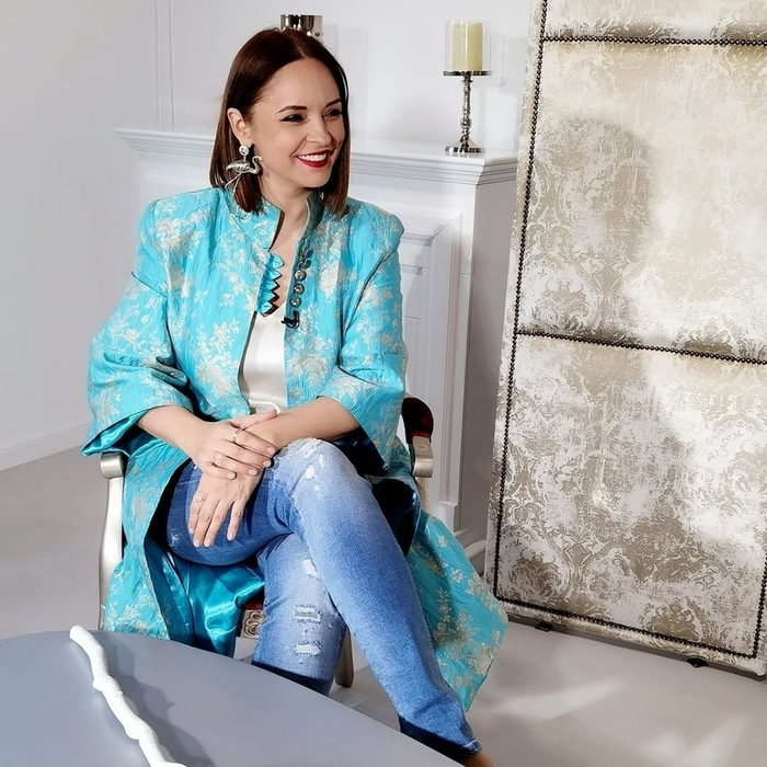 Andreea Marin : "Și eu cred că dăruirea este o parte din cheia succesului, apoi să fii cinstit, pentru că minciuna are picioare scurte și, oricât ai încerca să păcălești poporul cu televizorul, oamenii se prind!" / (Foto: Instagram.com)