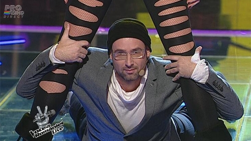 Direct dintre picioarele unei dansatoare! Tibi Scobiola, la primul moment ritmat