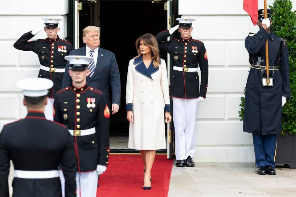 Jill Biden, apariția ravisantă la ceremonia de învestire a soțului ei în funcţia de preşedinte al SUA. Melania Trump a încălcat tradiţia transferului puterii | FOTO & VIDEO