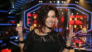 Adio, fite! Inna si-a potolit foamea in culisele de la "Vocea Romaniei". Vezi cum a infulecat un sandvis
