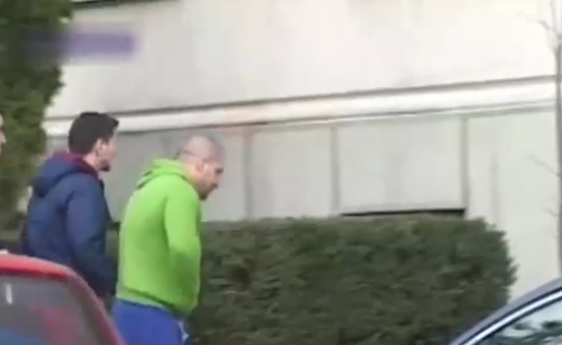 Fiul judecătorilor din Craiova care a provocat un accident mortal a fost reținut! Primele imagini cu adolescentul de 16 ani încătușat