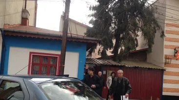 Fiul regretatului Iura se topeste pe picioare!. Ducu nu s-a dezlipit toata noaptea de tatal sau, plange si fumeaza încontinuu