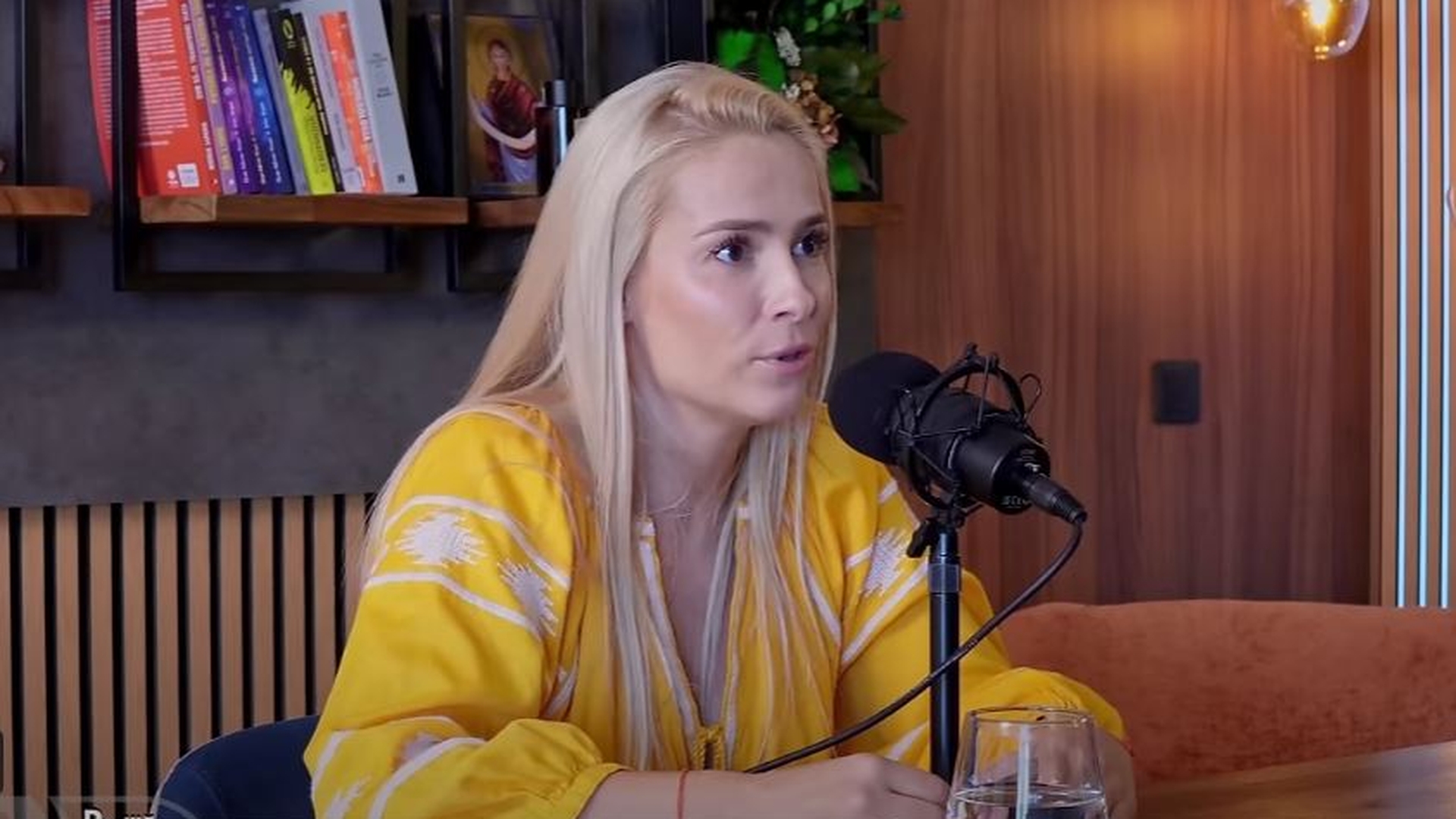 Elena, fosta soție a lui CRBL, nevoită să-și ia 3 joburi ca să-și întrețină fiica după divorț: ”Au fost multe lovituri într-un timp foarte scurt”