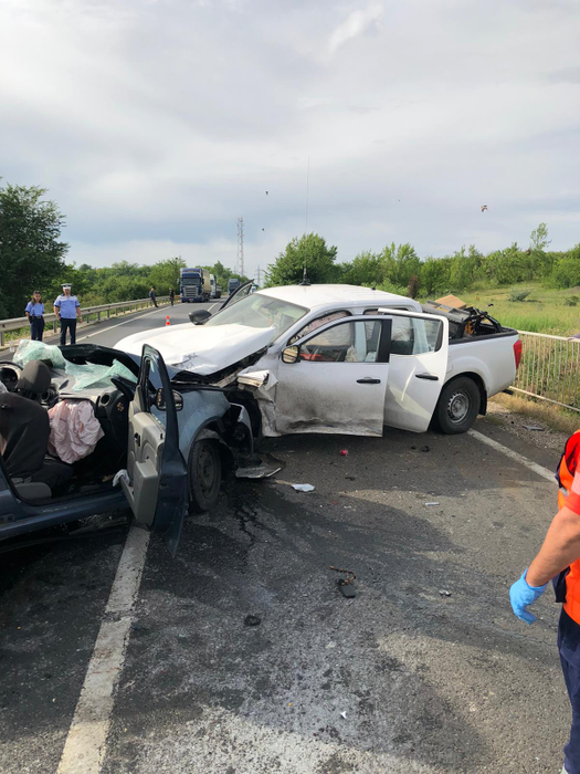 Accident mortal în Teleorman. Două persoane au murit pe loc, iar mașinile s-au făcut praf