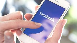 Internauții au fost puși pe glume după ce aplicațiile Facebook, WhatsApp și Instagram nu au mai funcționat. Iată cele mai tari meme-uri