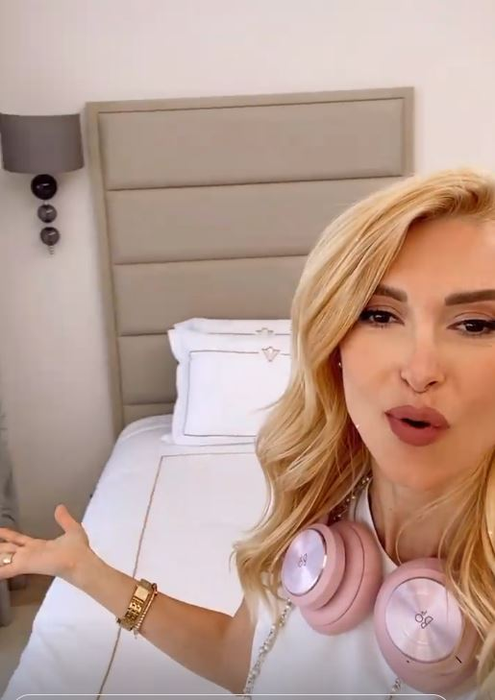 Andreea Bălan și fiicele sale, vacanță de vis în Hurghada! Cântăreața a fost surprinsă de ceea ce a găsit în dulapul vilei luxoase în care s-a cazat