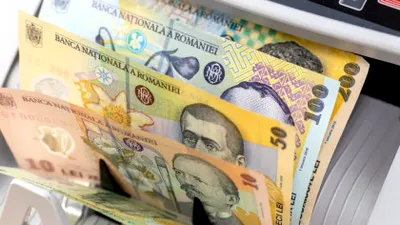 Se oferă al 13-lea salariu. Cine beneficiază de el, la finalul lui 2025