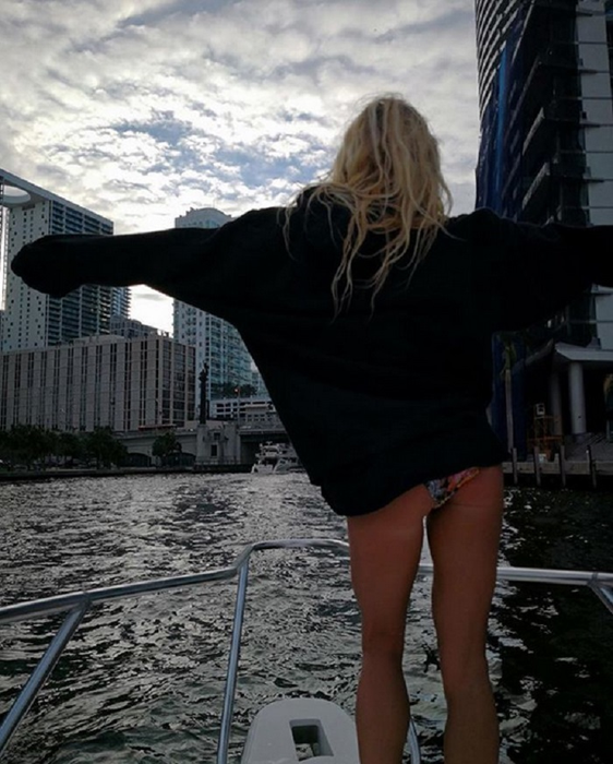 Flavia Mihăşan, poză SUPER HOT din vacanţa cu iubitul ei, Codin Maticiuc! Ipostaza în care a fost surprinsă asistenta TV