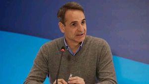 „România, ai recunoștința noastră”. Premierul Greciei, impresionat de conaționalii care sting focurile din Rodos