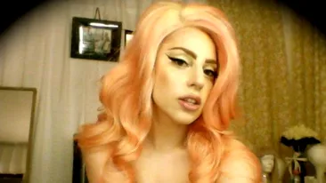 Asta este adevărata faţă a lui Lady Gaga! Solista s-a pozat fără machiaj si a postat imaginile pe net! Fanii au rămas dezamăgiţi