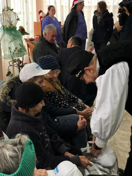 Fostul primar Cristian Popescu Piedone a colindat la un cămin de bătrâni: ”Am simțit nevoia să mă încarc sufletește!” | VIDEO