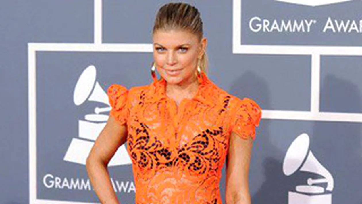 Fergie, cu lenjeria intima la vedere la Grammy, pe covorul rosu! Vezi cu ce tinuta a socat artista si ce premii a castigat!