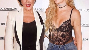 Kris Jenner o ajută pe Khloe, în creșterea fetiței sale
