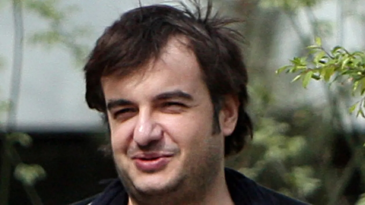 După ce şi-a făcut implant de păr, Răzvan Ciobanu a incercat si terapia cu sânge Dracula. Uite cum arată acum