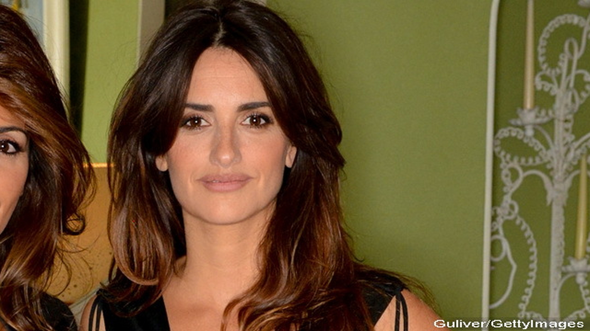 Crezi ca ea este SUPERBA? Stai ca vezi cum arata sora lui Penelope Cruz!