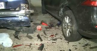 Cinci maşini distruse de un poliţist din Arad! Bărbatul s-a urcat băut la volan