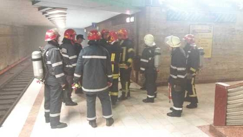 Incident la metrou: Fum la stația Eroii Revoluției. Accesul din exterior al călătorilor a fost oprit